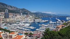 Der berühmte Yachthafen in Monaco