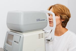 Der Sehtest beim Augenoptiker