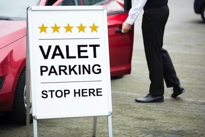 Valet Parking als günstige Methode um am Flughafen zu Parken