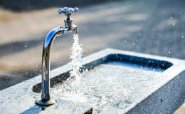 Sauberes Wasser durch Wasserfilter